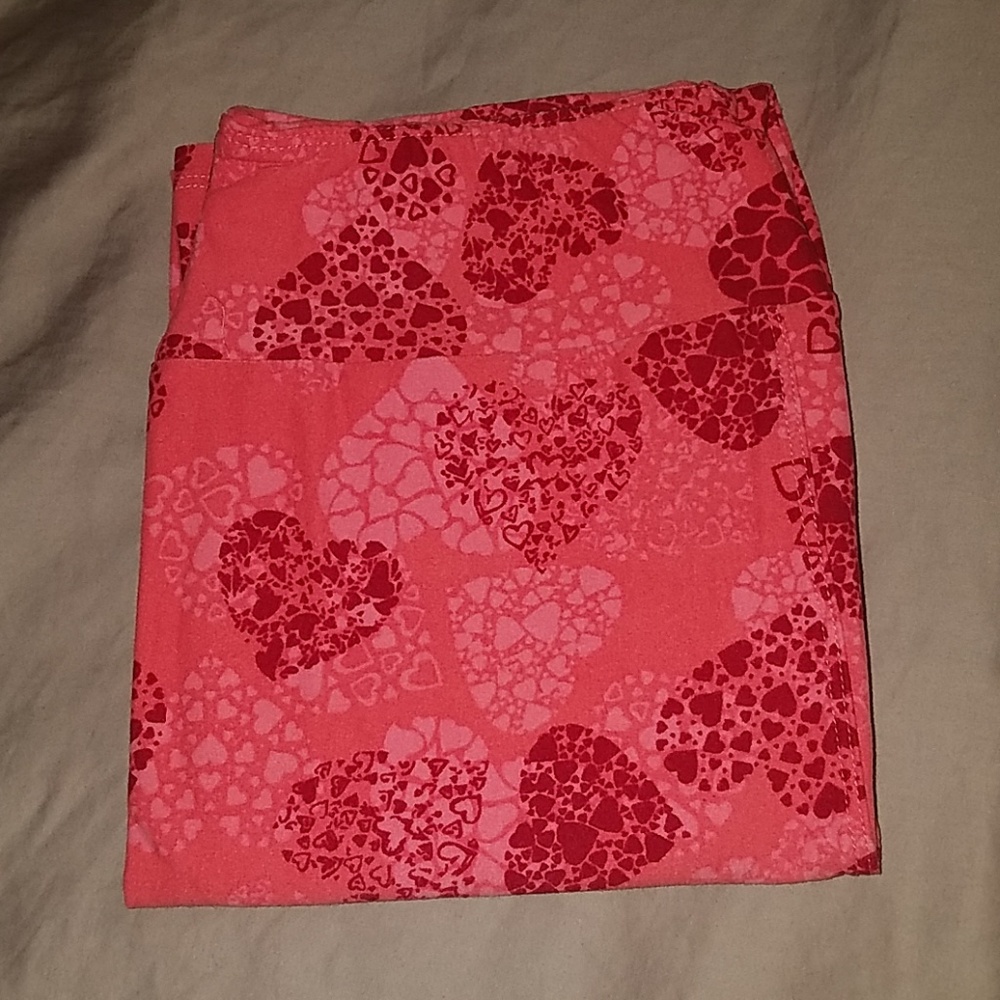 LuLaRoe NWOT OS Heart Leggings